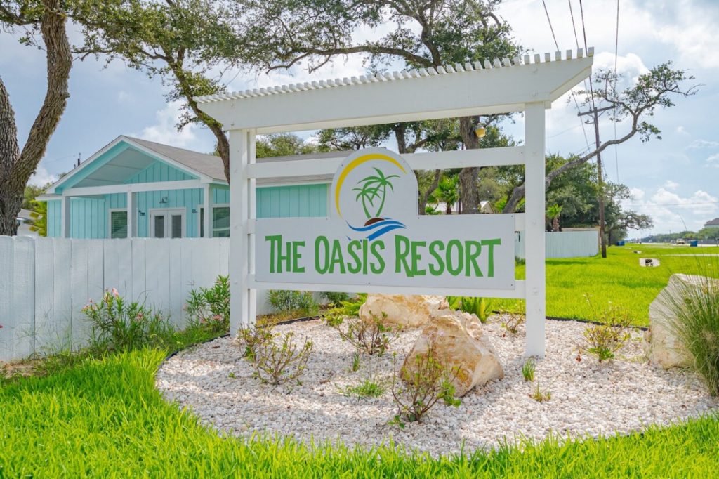Oasis Resort Rental Cottages Sign